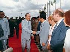 Visite du President de l'Etat d'Israel à Kinshasa en 1981 reçu par le Président et Vice President de la communauté Israelite Clément Israel et Samy Angel.